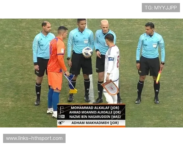 世界级裁判被曝偏袒：足球场上的阴影与争议